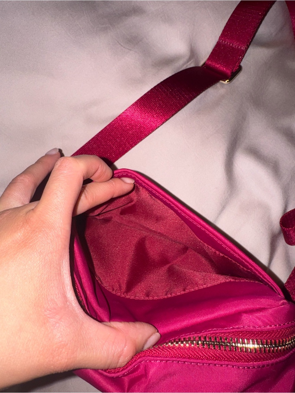 lululemon athletica Everywhere Crossbody Bag Metal Hardware Berry Rumble/GOLD - Picture 6 of 16